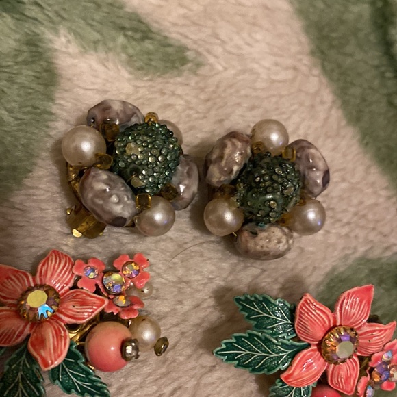Two pair vintage clip earrings (CO) - Picture 6 of 12